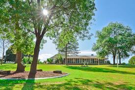 Trentham Cliffs Villa | Riverside Holiday Home