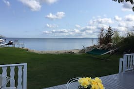 Sturgeon Bay Cabin | Sunshine's Bayshore Cottage - Waterfront Bliss!