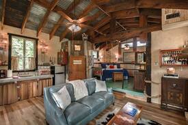 Fredericksburg Cabin | Swiss Log Cabin ZUG at Barons CreekSide Resort