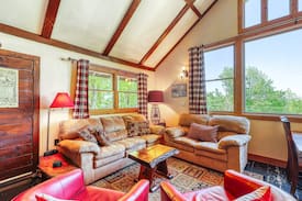 Franconia House | Newly renovated Mittersill Village chalet w/ room for all - dogs welcome!