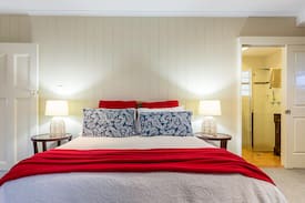 Greenslopes Apartment | Greenslopes Private Hospital garden flat