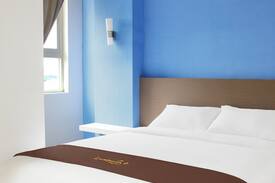 Gubeng Hotel | Luxpoint Hotel Baratajaya