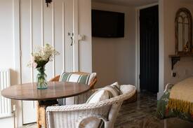Willesborough House | The Dandelion Room at The Old Pub