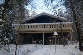 Jay Villa | THE WHISPERING PINES CHALET