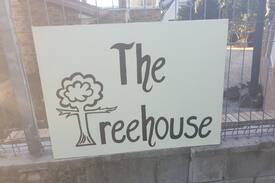 Buderim House | The Treehouse on Buderim..Dog Friendly.
