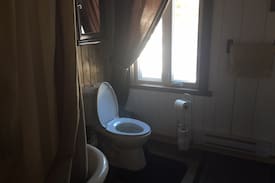 La Malbaie House | Maison Petoche 450$ 2 nuits/8 pers. Add 125$ /jour