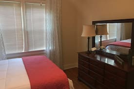 Bowling Green House | Nutwood Getaway in the Center of BG
