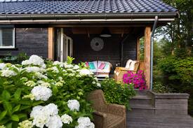 Zuid-Scharwoude Cabin | Tiny House aan vaarwater, Alkmaar, Strand, Bergen.