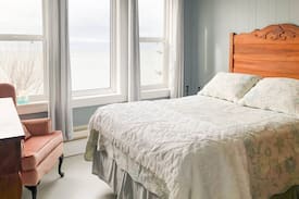 Hall's Harbour House | Dolphin's Rest: The Perfect Vacation home awaits!