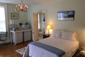 Top of the Hill Hotel | Historic Pine Lodge Newport