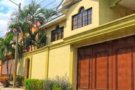 San Pedro Sula House | Casa Los Arcos, frente al Hotel Copantl