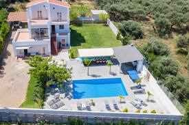 Daratsos Villa | villa myrto chania 1 km to the beach heated pool