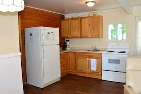 Selwyn Cabin | Birch Bend Cottage Resort- Beach House
