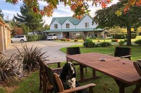 Swannanoa Bed & Breakfast | Mandeville Lodge - Country Comfort with Breakfast