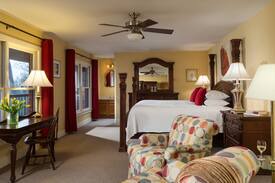 Waynesboro Bed & Breakfast | Wildflower Room - Iris Inn & Cabins