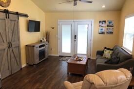 Granbury House | The Yellow Rose in Granbury *Pet Friendly*