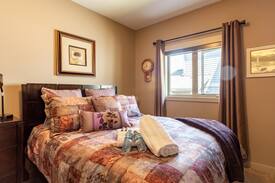 Strathmore House | Cozy room in Strathmore