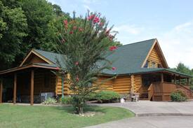 Lewisburg Cabin | Hilltop Lodge South of Nashville, 1 mile from I-65