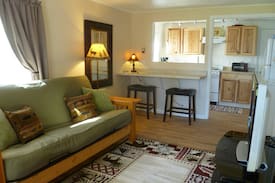 Fairview House | Cozy Cabin in the heart of the City