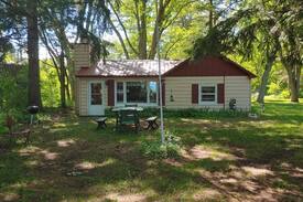 Lexington Cabin | Pfeiffer Cottage is Lakefront and Sleeps 6!
