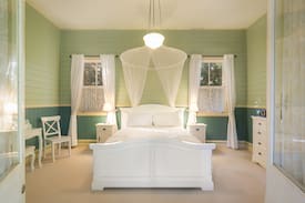 Wentworth Falls House | Historic 6 Bdrm Blue Mountains Home
