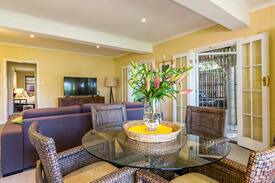 Greenslopes Apartment | Greenslopes Private Hospital garden flat