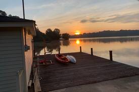 Hattiesburg Villa | Lakeside pavilion:acreage, fishing Pier and Kayaks