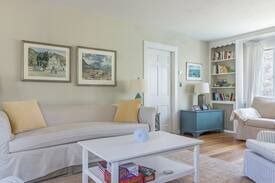 Manchester-by-the-Sea Cabin | Smith Point Carriage House near Singing Beach