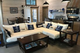 Fairbanks Boat Rental | Slip Away Marina - Waterfront Floating Home