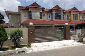 Bukit Indah House | Home2U Holiday Home Bukit Indah, JB