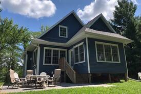 Prairie Du Chien Cabin | Modern Cottage on the Mississippi River