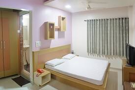 Karad Hotel | Hotel Krishna Palace, Karad Deluxe Room Non Ac