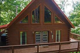 Chalet Village Cabin | Momma Bear's log cabin, close to ober, easy access