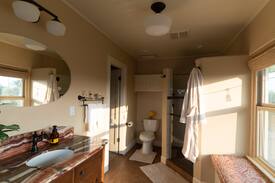 Exeter Bed & Breakfast | Parkhurst Suite, The Clover House Manor
