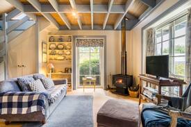 Arthurs Seat House | Bluestone cottage sleeps 3