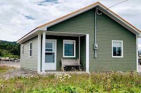 Rocky Harbour Cabin | Copper Top Cottage with Ocean view
