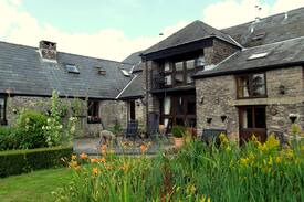 Llanhennock House | The Granary B&B : The Loft