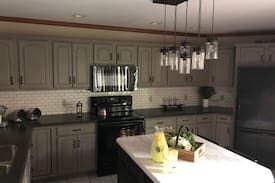 Middlebury House | Mayberry on 8 In Amish Country Sleeps 12+