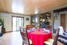 Calverton House | Quiet Canoe Lake Cottage getaway