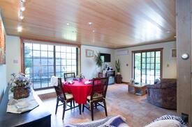 Calverton House | Quiet Canoe Lake Cottage getaway