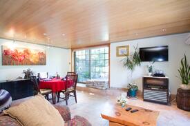 Calverton House | Quiet Canoe Lake Cottage getaway