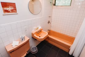 East Stroudsburg Hotel | Rainbow Mountain Resort- Cherry House Queen
