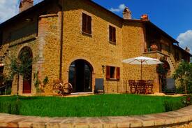 Pienza House | 'Villa i Girasoli' Monticchiello Home with a View