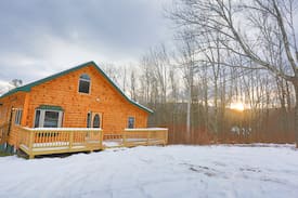 Hunter House | Log House /w Hot tub, Sauna, Bar, Mins to Hunter
