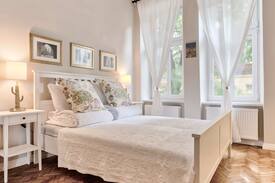 Wesoła Zachod Apartment | NEW! Happy Giraffe Apartament 1
