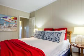 Greenslopes Apartment | Greenslopes Private Hospital garden flat