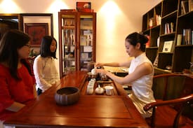 Fenghuang Hotel | 西原民宿 . 他们最幸福(情侣豪华大床房带浴缸,有小四合院)
