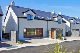 Lahinch House | Corran Meabh Holiday Village - Near the beach