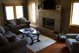 Trowbridge Park Apartment | Luxury condo! 3 queen beds and an attached garage!