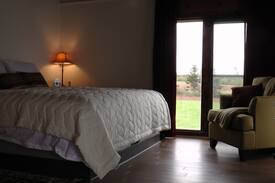 Little Sands Bed & Breakfast | Cliffside Inn: The Lookout Suite